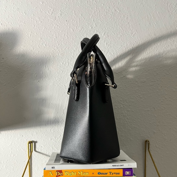 Black Faux Leather Bucket Bag with gold chain detail NWOT - Picture 4 of 9